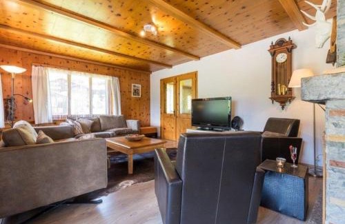 Reckingen Ski Chalet | Beautiful Holiday Home in Fieschertal with Inviting Garden