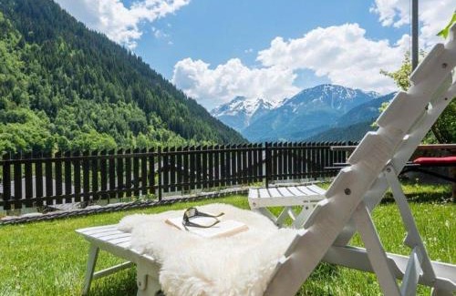 Reckingen Ski Chalet | Beautiful Holiday Home in Fieschertal with Inviting Garden