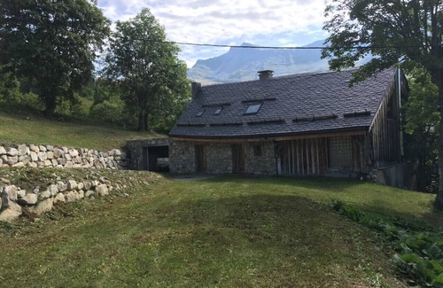 Montgellafrey Ski Chalet | Renovated Alpine Chalet Near Ski Resort - Perfect for Groups