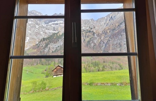 Schwanden House | Alpine Chalet with Mountain Views & Tranquillity