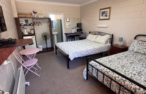 Pine Valley Hotel | Cozy Alpine Country Motel & Metro Roadhouse in Cooma