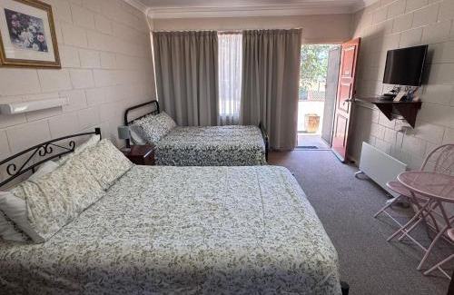 Pine Valley Hotel | Cozy Alpine Country Motel & Metro Roadhouse in Cooma