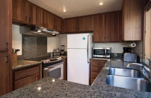 Alpine Meadows House | Pet-Friendly Retreat with Hot Tub near Palisades Tahoe
