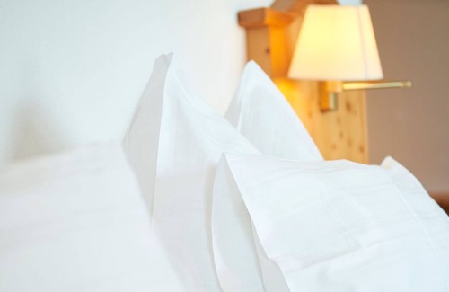 Unterach am Attersee House | Alpine double room with balcony and lake view - Attersee 7 - Hotel STADLER am Attersee, your lakeside hotel in the