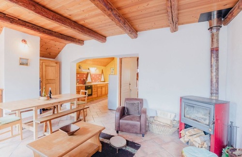 Montgenevre Apartment | Spacious Alpine Duplex Apartment for 9 with Pet-Friendly Amenities