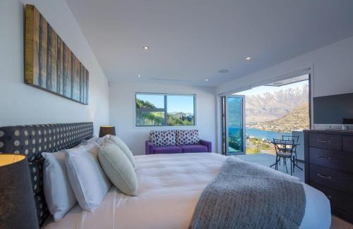 Queenstown Villa | Experience Alpine Edge Villa: Hot Tub, BBQ & Free Parking