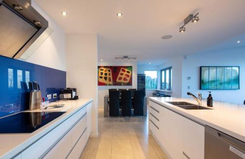 Queenstown Villa | Experience Alpine Edge Villa: Hot Tub, BBQ & Free Parking