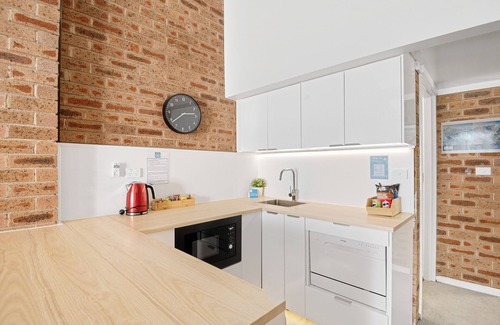 Jindabyne Hotel | Relax at Alpine Gables: Spa & Family-Friendly Amenities