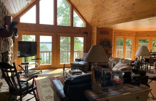Lac du Flambeau House | Alpine Haus: Ideal Spot Near Recreational Fishing Lake
