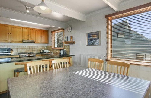 Hotham Heights Apartment | Alpine Haven 2: Family-Friendly Retreat with Kitchen Amenities