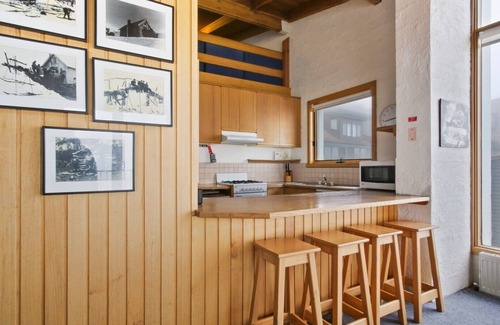 Hotham Heights Apartment | Family Retreat at Alpine Haven: Ideal Chalet for Groups