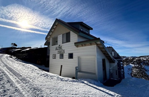 Hotham Heights Apartment | Family Retreat at Alpine Haven: Ideal Chalet for Groups