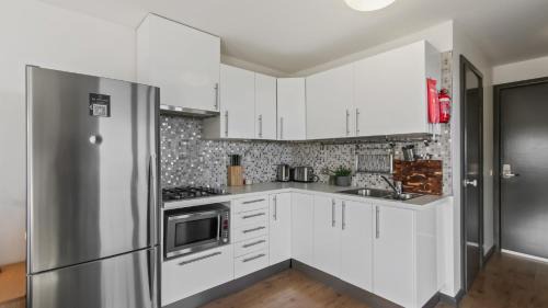 Hotham Heights Apartment | Discover Alpine Heights 19: Family-Friendly with Hot Tub