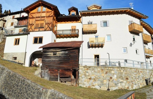Fraviano Apartment | Cozy Alpine House on the Rio Cortina with Spa & Pet-Friendly