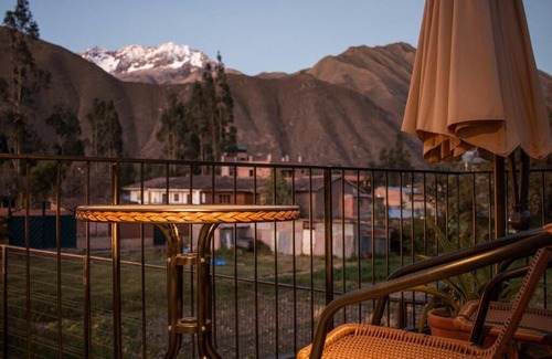Urubamba Ski Chalet | Family-Friendly Alpine House Urubamba with Kitchen Amenities