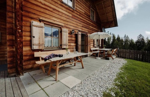 Pichl-Preunegg Cabin | Relax at Alpine Hut "Dachstein" - Almdorf Reiteralm