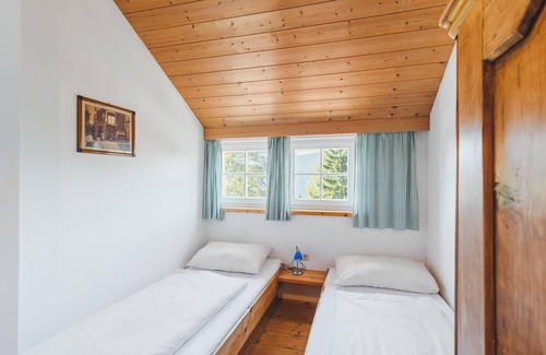 Bad Sankt Leonhard im Lavanttal Cabin | Discover Alpin Cabin in Klippitz: Family-Friendly Retreat