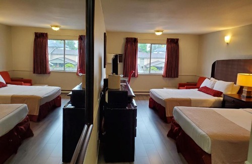 South Clearbrook Hotel | Cozy Alpine Inn Abbotsford: Pet and Child Friendly Stay