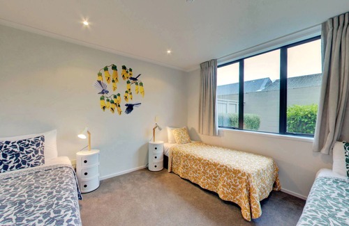 Taupo Hotel | Cozy Alpine Lake Motor Lodge: 4-Star Family Getaway