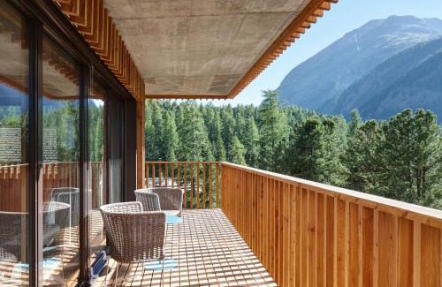 Pontresina Apartment | Discover Alpine Lodge Chesa al Parc: Rated 9.8/10 & Pet Friendly