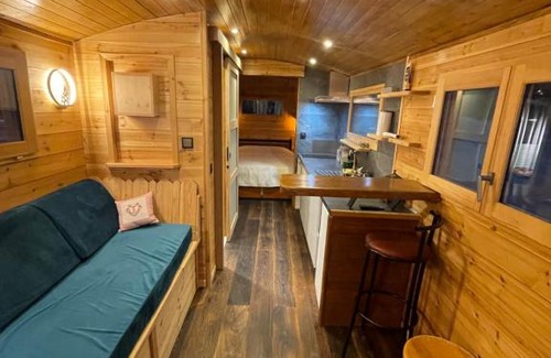 Villar-Saint-Pancrace Cabin | Cozy Alpine Love Shack: Pet-Friendly Retreat with Dining