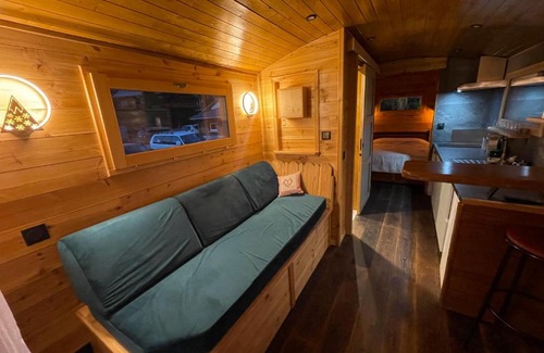 Villar-Saint-Pancrace Cabin | Cozy Alpine Love Shack: Pet-Friendly Retreat with Dining