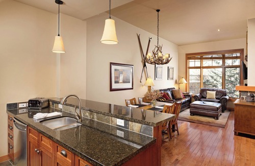 Snowmass Village Condo | Ultimate Alpine Retreat at Capitol Peak Lodge - 10/10 Rated