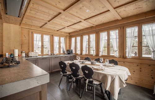 Lauenen Ski Chalet | Idyllic Alpine Oasis with Spa and Pet-Friendly Amenities