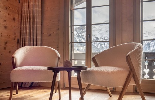 Lauenen Ski Chalet | Idyllic Alpine Oasis with Spa and Pet-Friendly Amenities