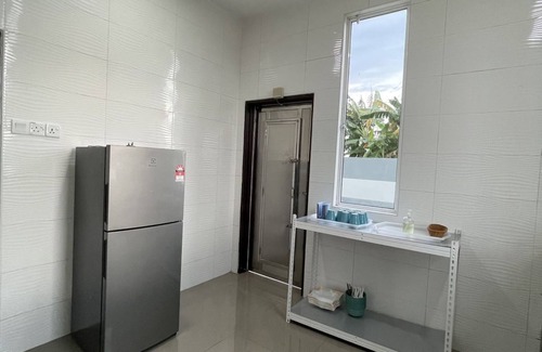 Taman Kiara House | Serene Alpine PD Taman Kiara 2 Homestay with Ocean View