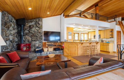 Twin Peaks House | Idyllic Alpine Retreat: Ward Canyon Home with Hot Tub & Views