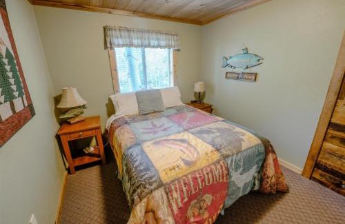 Lazy Acres House | Discover Alpine Star Lodge: Family-Friendly Getaway
