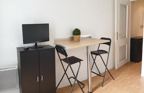 Quartier Capuche-Allies Apartment | Serene Alpine Stay: Child-Friendly Studio with Free Parking