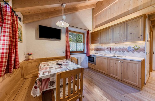 San Giovanni di Fassa Apartment | Cozy Alpine-style Apartment 'Catinaccio Rosengarten' with Wi-Fi