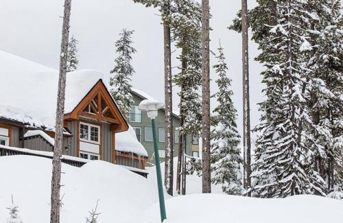 Big White Ski Resort Ski Chalet | Family-Friendly Chalets in Big White, Canada - 9/10 Rated