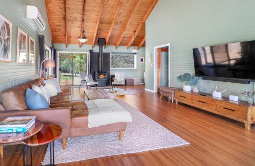 Merrijig House | Family-Friendly Stay at Alpine Twin Heights - Rated 9/10