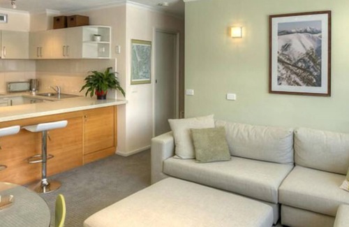 Falls Creek Apartment | Inviting Alpine View Apartments with Family-Friendly Amenities