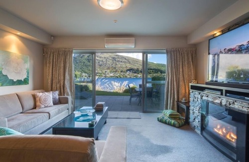 Queenstown House | Lakefront Apartment at Alpine Village - Rated 10/10 by Guests