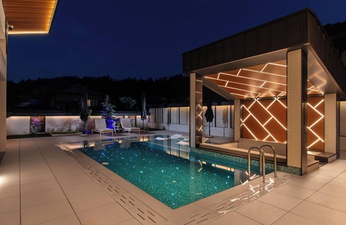Banya House | AlpineBell Villa: Relaxing Mineral Pools & Spa Near Ski Area