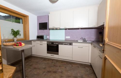 Lanersbach House | Discover Alpinhome: Family-Friendly Retreat with Top Ratings