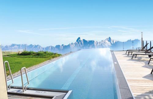 Treffen Hotel | Alpinhotel Pacheiner: 4-Star Oceanfront Retreat with Spa