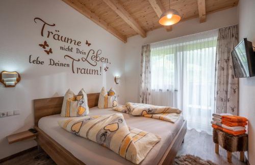 Laimach Apartment | Top-Rated Alpinjuwel in Hippach: Family-Friendly Getaway