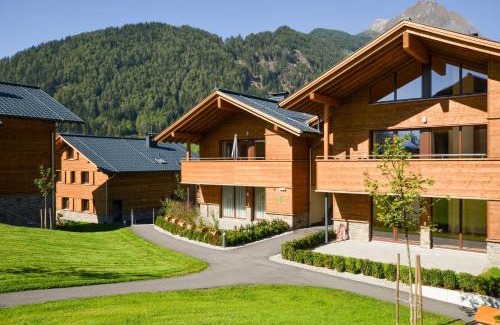 Matrei in Osttirol Apartment | Relaxing AlpinLodges Matrei: Pet Friendly & Poolside Retreat