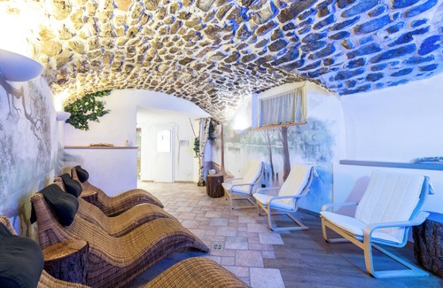 Varena Hotel | Alpino: Eco-Friendly Retreat with Spa & Hot Tub Access