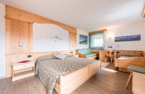 Varena Hotel | Alpino: Eco-Friendly Retreat with Spa & Hot Tub Access