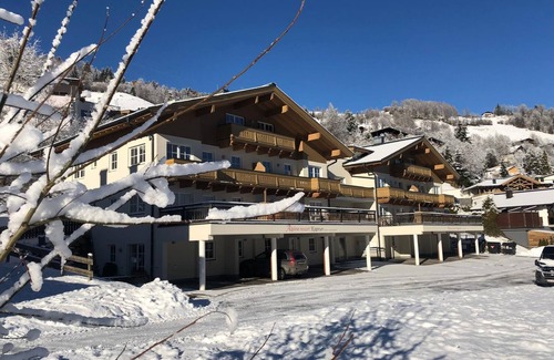 Kaprun Apartment | Alpinresort Kaprun Top 2: Skiing from October to the end of May.