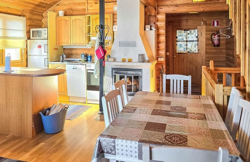 Kehys-Kainuu House | Cozy Alppi 7b Paritalo with Spa and Lake Views