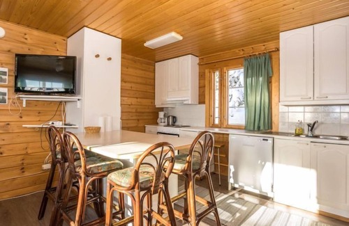 Kehys-Kainuu House | Cozy Alppikylä 13a Retreat with Spa and Family Amenities