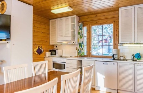 Kehys-Kainuu House | Relaxing Lake View Retreat at Alppikylä 3a by Interhome