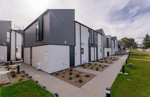 Albert Town Apartment | Serene Alps and Lake Retreat in Wanaka - Family-Friendly Stay
